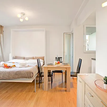 Apartment Lean - Happy