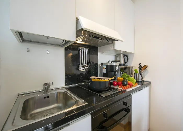 Lean - Happy ルガーノ